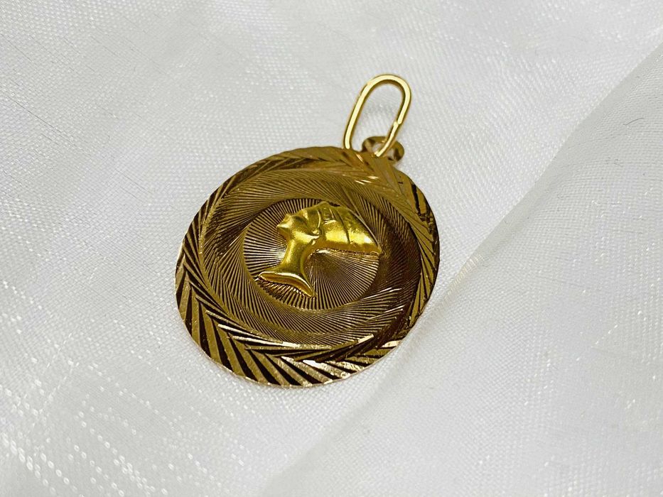 Złota zawieszka na łańcuszek| 585| 3,23g | Nefretete| Używane |