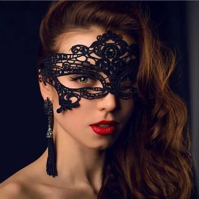 пеньюар и стринги . кружевной  черный .в подарок  кружевная маска