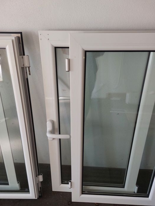 Janelas alumínio oscilobatente e vidro duplo