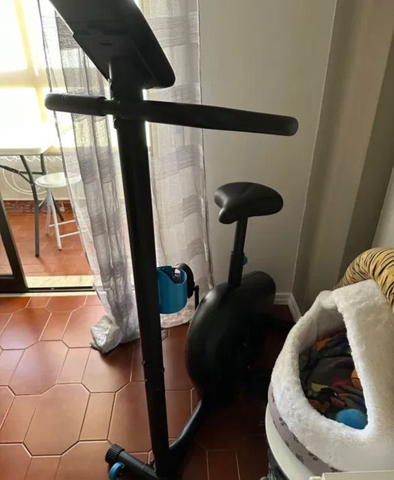 Bicicleta estática praticamente nova