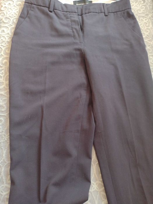 Granatowe eleganckie spodnie Mango 34