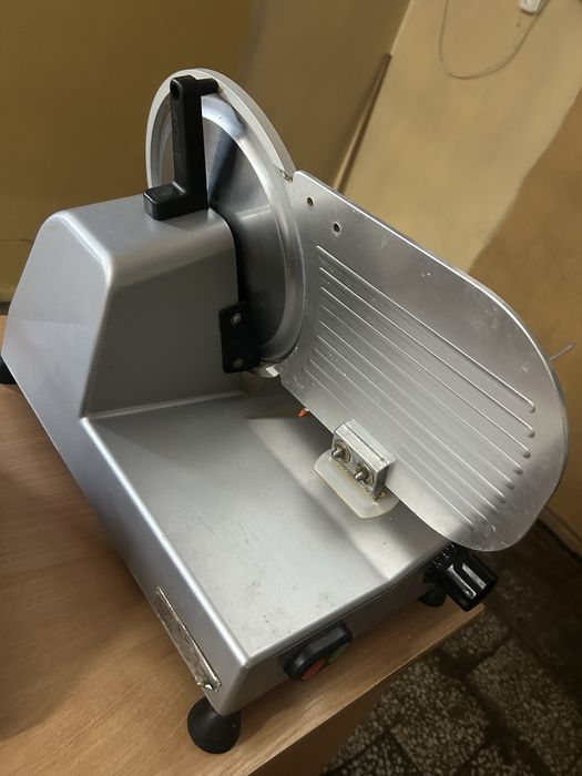 Krajalnica sklepowa z ostrzalka