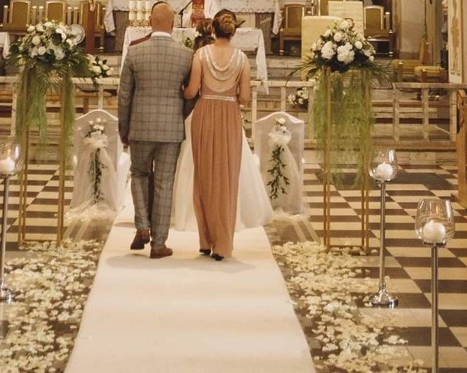 Sprzedam piękna sukienkę.