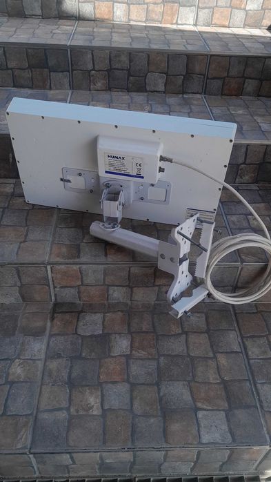 Antenna  satelite plana 0.50cmx0.27 cm com pouco uso exenlente  .