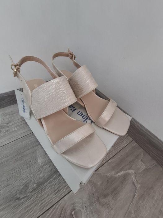 Sandałki na słupku