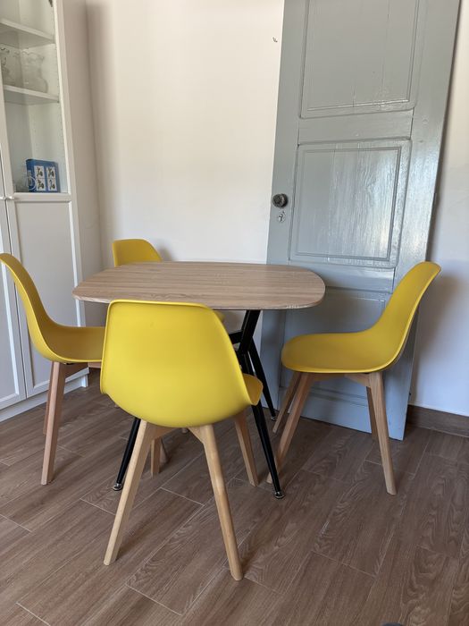 Conjunto Mesa e cadeiras