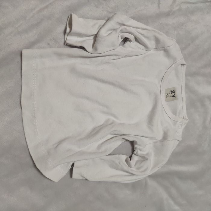 Roupa de menino muito gira desde um euro