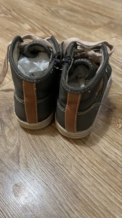 Buty jesienne lekko ocieplane 27 chłopiec