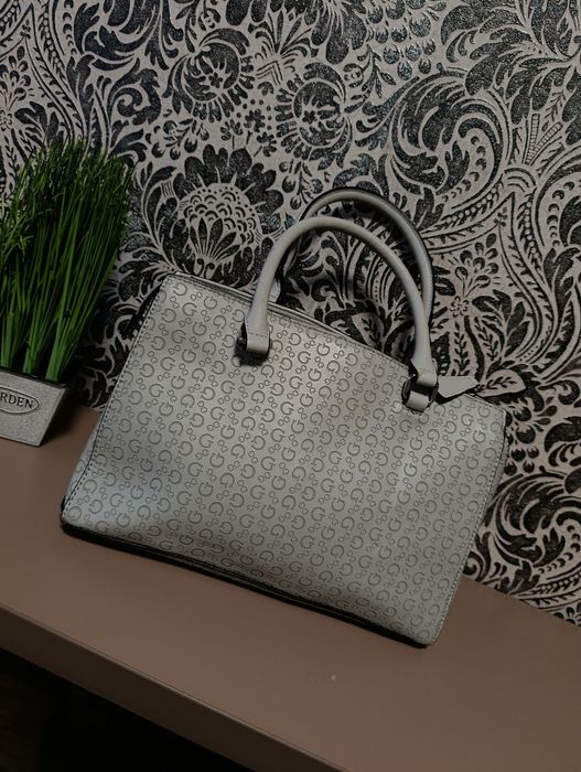 Нова сумка від Guess