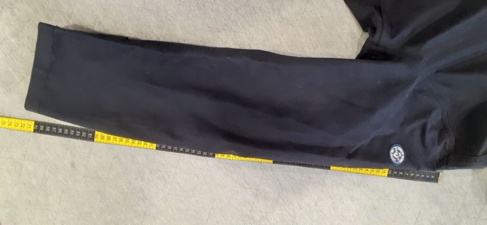Kurtka przeciwdeszczowa Armani Jeans.