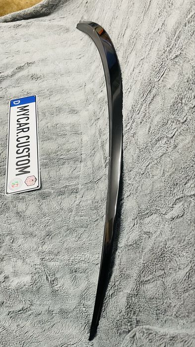 Спойлер крышки багажника на Tesla Model S