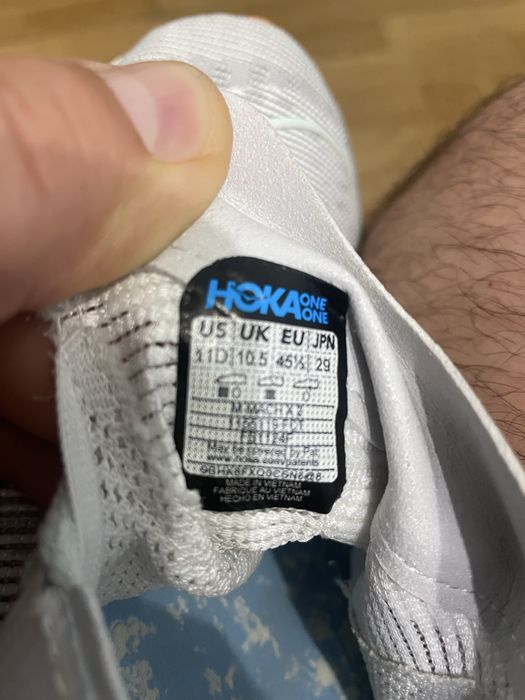 Продам кросівки Hoka