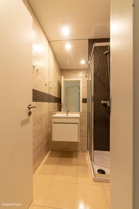 Quarto - localizado em Setubal