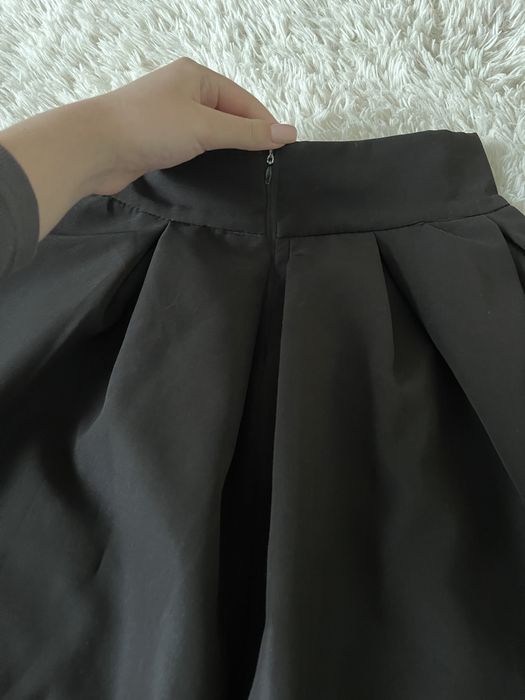 Чорна спідниця