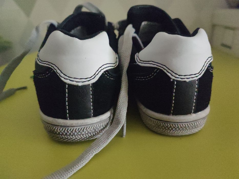 Nowe buty  sneakersy skóra naturalna 20cm