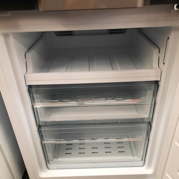 Lodówka Sharp roczna-gwarancja,wys.180cm,biała