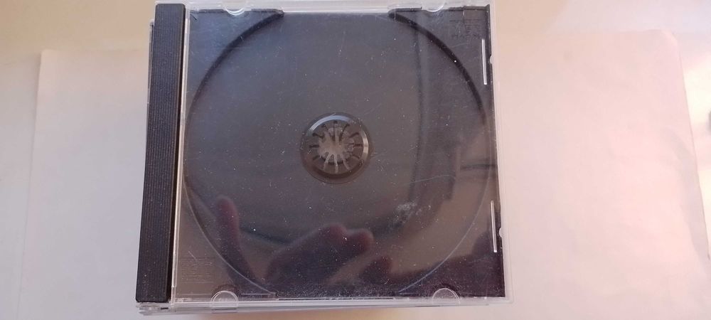 Продам коробочку под СД-Диск  (б/у в хорошем состоянии)