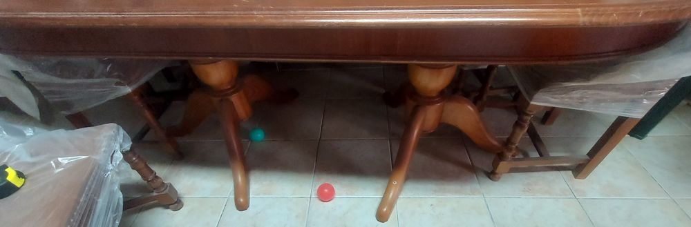 Mesa de sala castanha