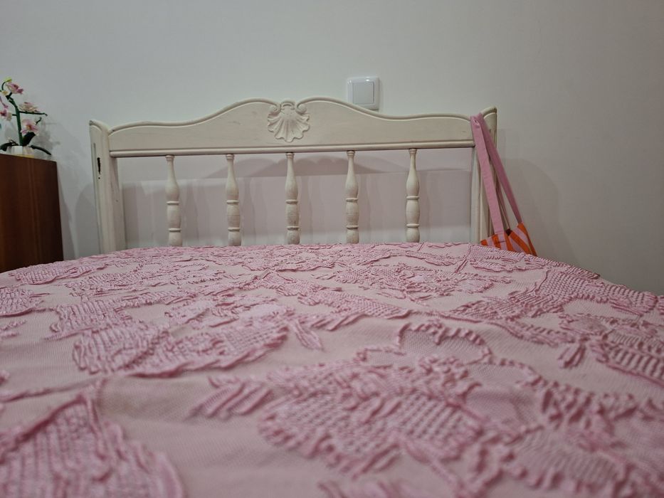 2 Camas em Madeira maciça