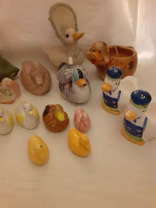 Patos de loiça para decoração