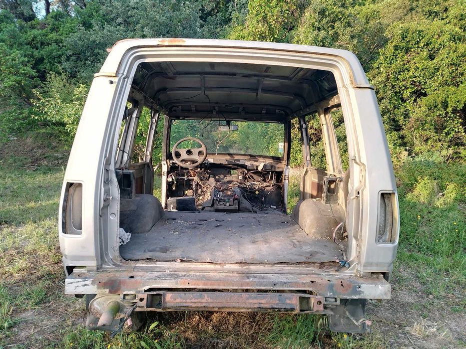 Discovery 300 - Chassis com carroceria nua com documentos