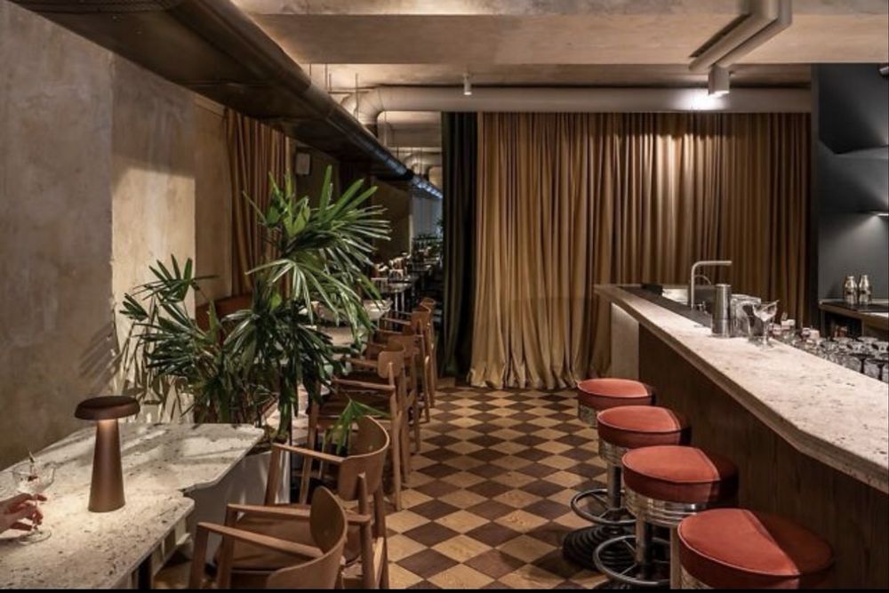 Оренда фасадного приміщення 240 м2 по вул .Січових Стрільців