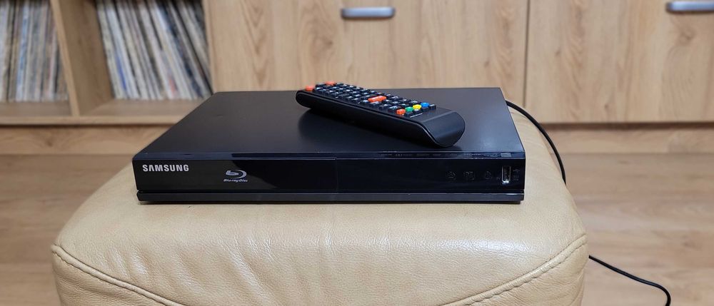 Samsung BD-J4500 Odtwarzacz Blu-Ray/DVD/CD/USB z HDMI, pilot