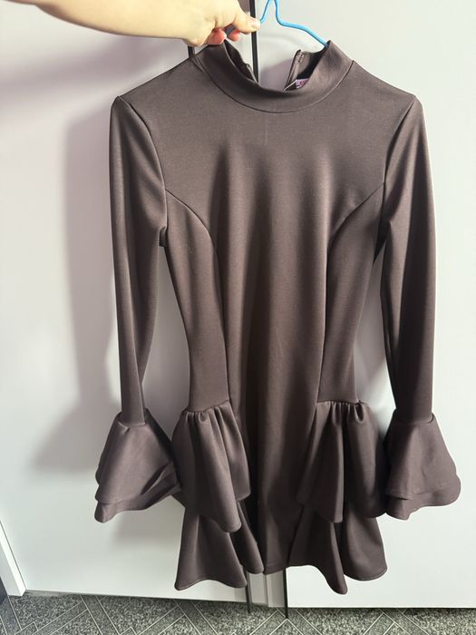 Шоколажна сукня нова в s розмірі дуже красиво виглядає на фігурі