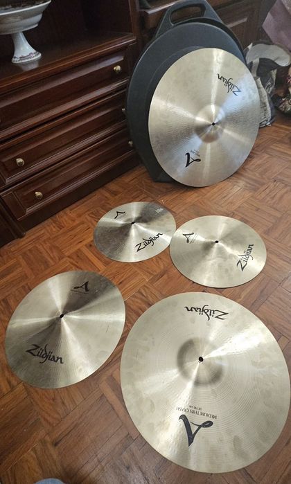 Conjuntos de pratos zildjian serie A com hardcase ziljian
