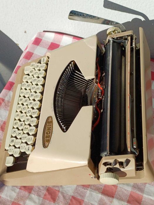 Maquina de escrever Singer Modelo T-3