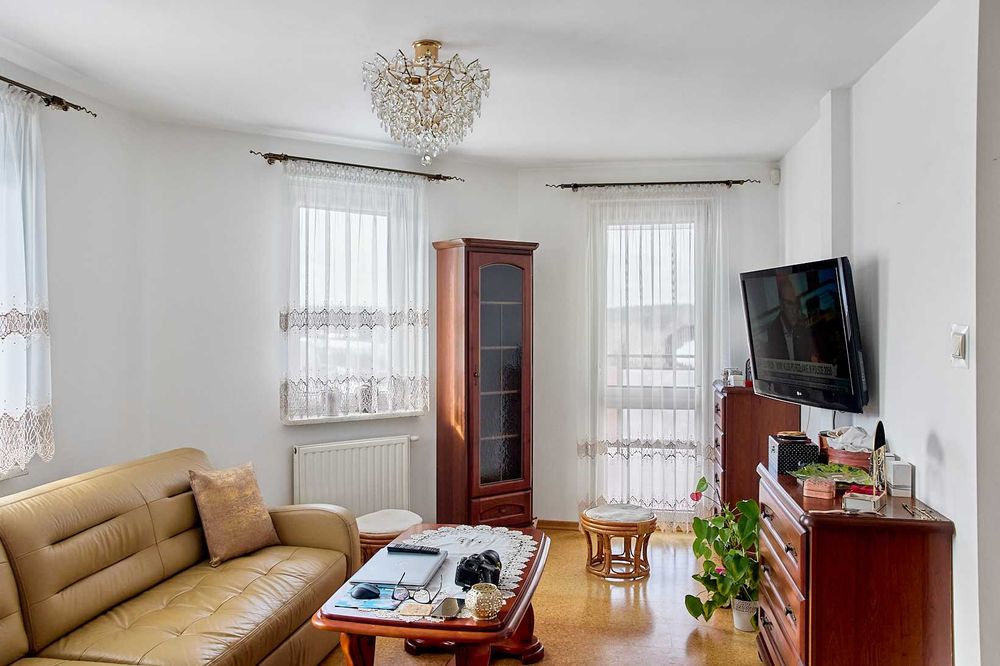 Sprzedam mieszkanie z oddzielnym garażem w bloku oraz meblami