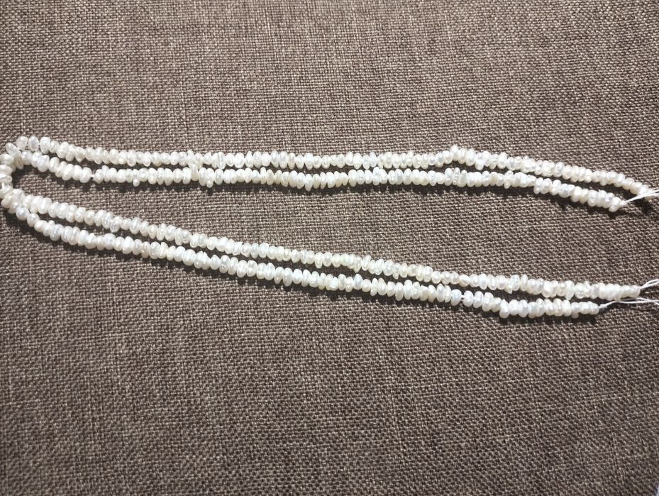 Нитка натурального жемчуга, длина бусин 3-4 мм