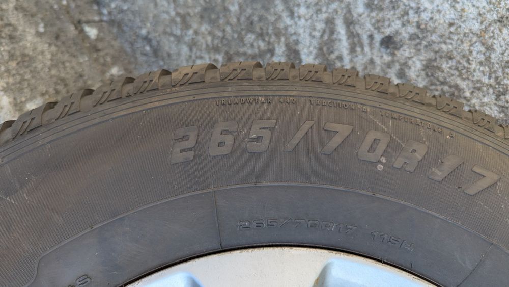 Jantes originais - Nissan Navara com pneus