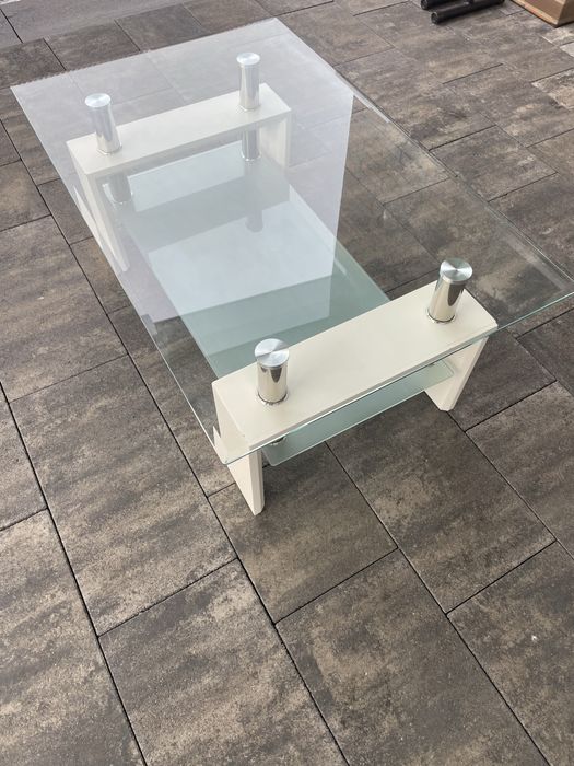 Журнальний столик