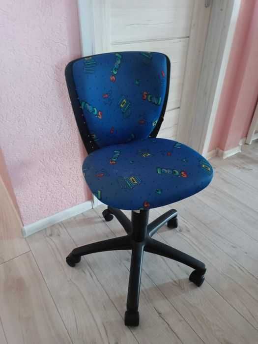 Krzesło obrotowe, biurowe, fotel dla dziecka do biurka stan bdb