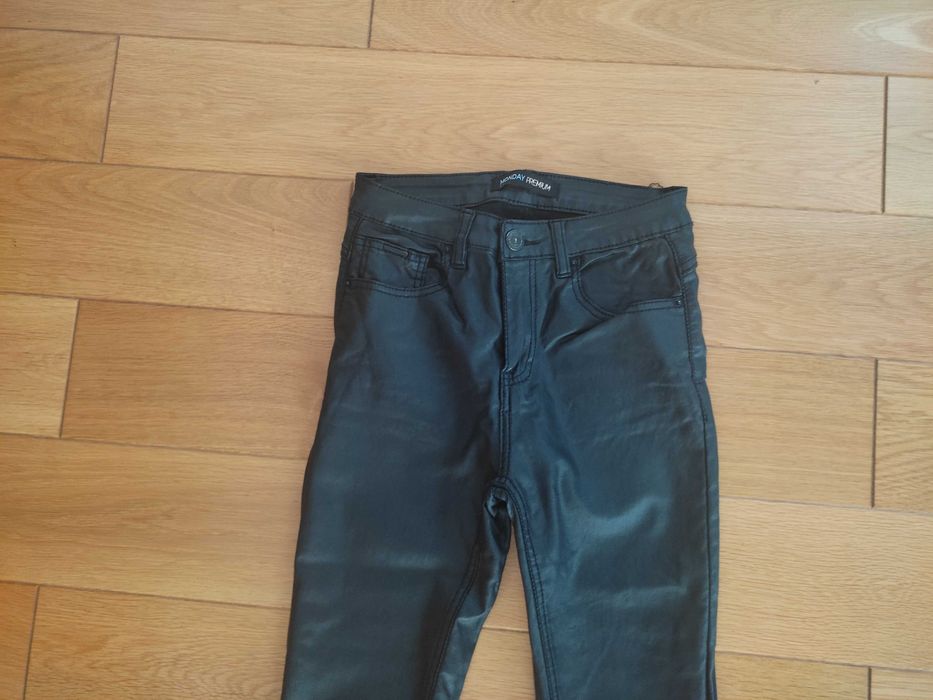 spodnie ala skòra czarne XS/ S Monday premium 34