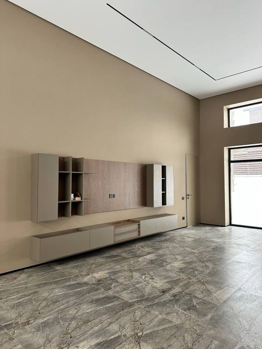 Продаж будинку з ремонтом в закритому КМ в Лісниках, 8 соток, газ