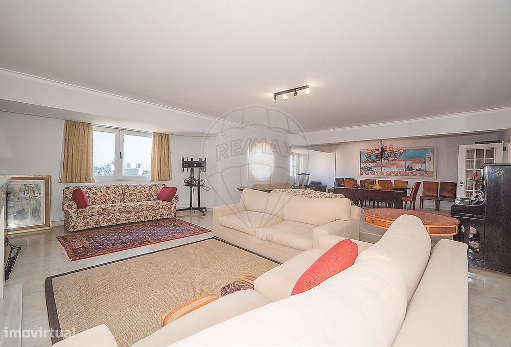 Apartamento T4 para arrendamento
