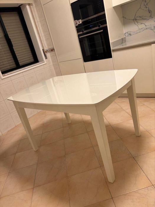 Mesas de jantar branca com 6 cadeiras