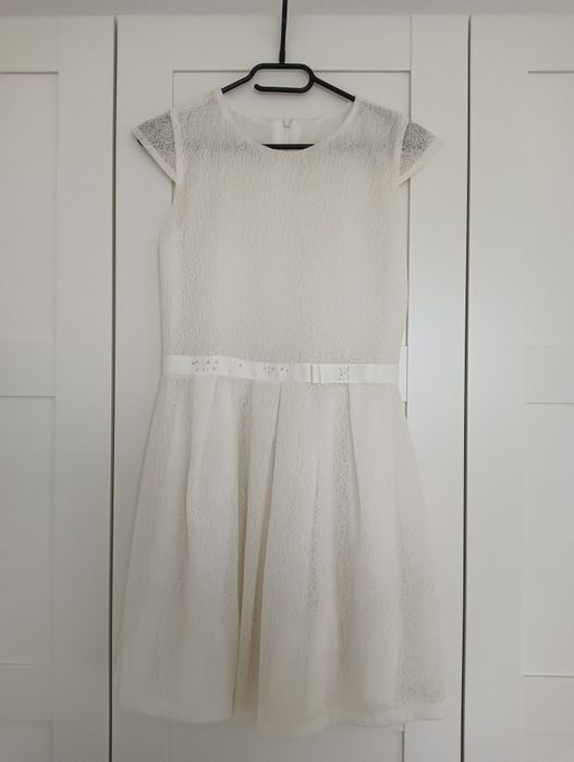 Biała sukienka dla dziewczynki