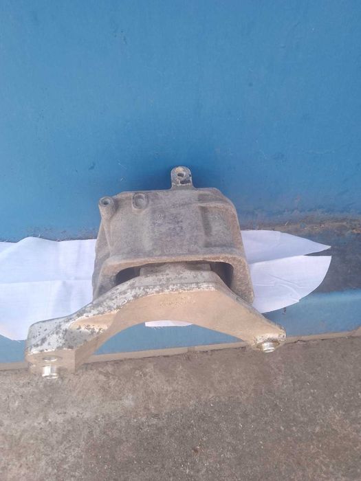 Подушка двигуна права  VW Passat b7 12-14 USA 2.5 (1J0199262DA)