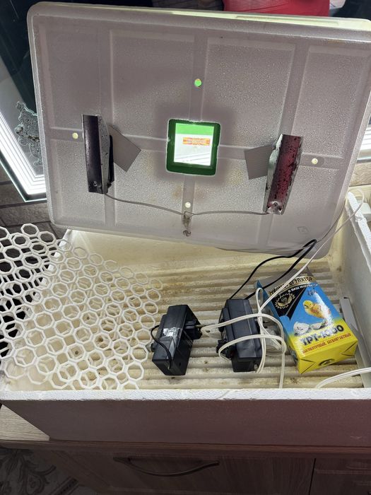 Інкубатор  Рябушка на 70 яїць