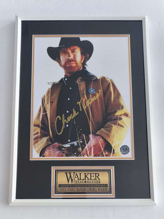Moldura Série Walker Texas Ranger - Ranger Cordell Walker com Autógraf