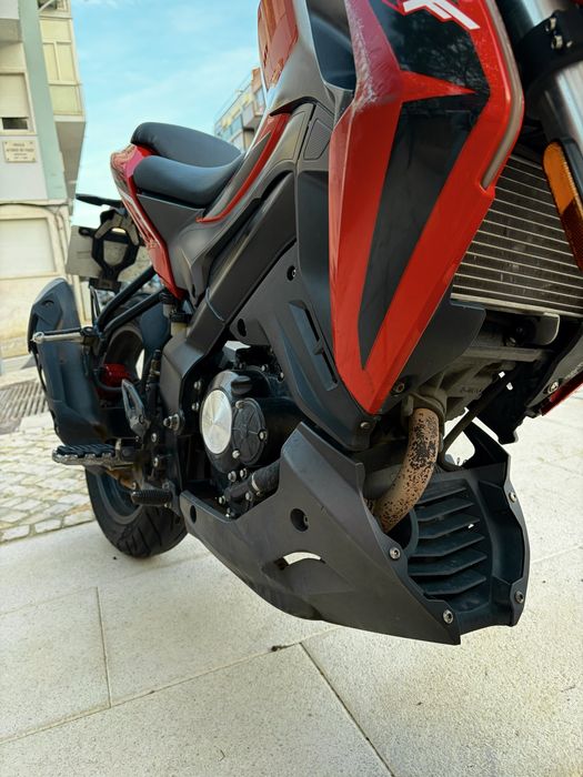 Moto rkf  125 - Vermelha