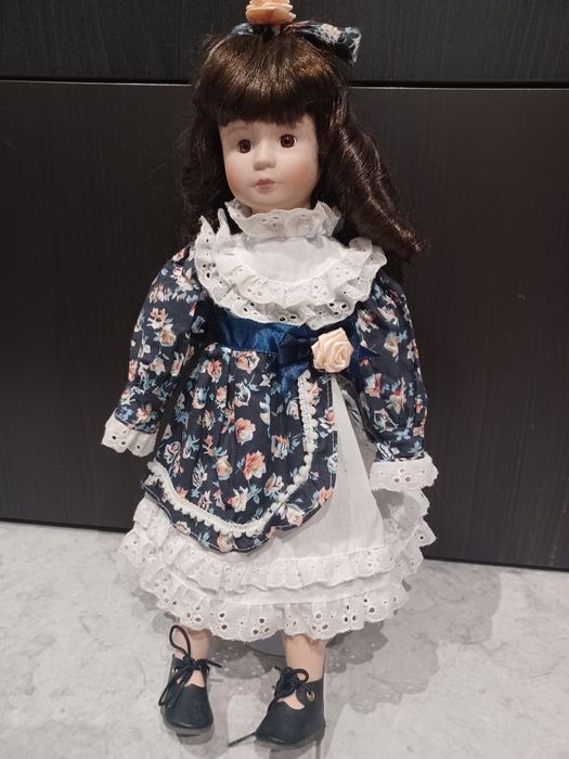 Bonecas de porcelana variadas