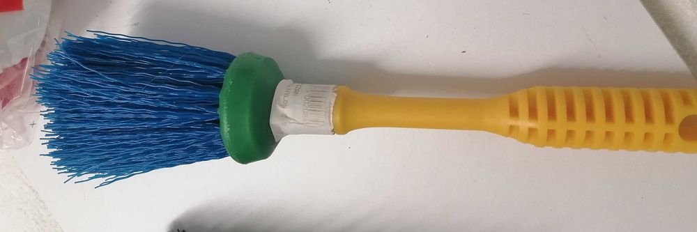 Esfregona grande, piaçaba e escova  limpeza, tudo por 5€