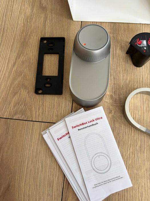 Elektryczny zamek do drzwi SwitchBot Lock Ultra