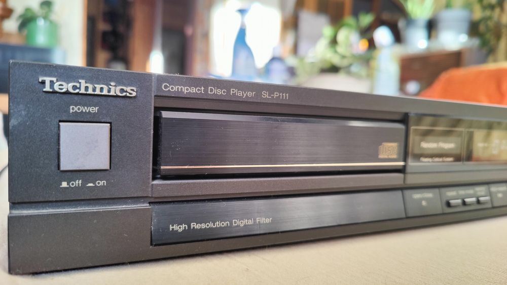 Technics  SL P 111    CD Player