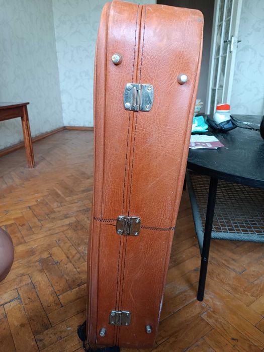 Продам чемоданы советские