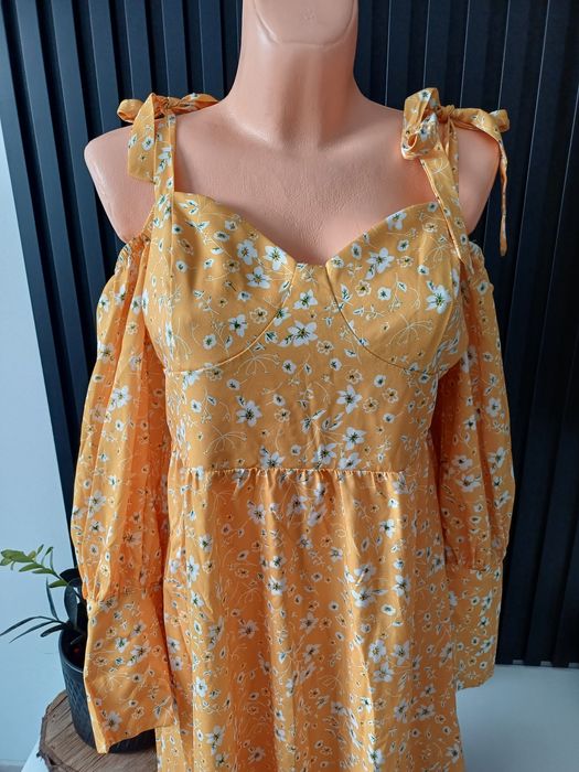 Piękna sukienka midi w kwiatki XL